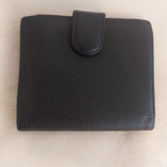 Authentic Chanel Caviar Compact Wallet - Picture 2 of 14